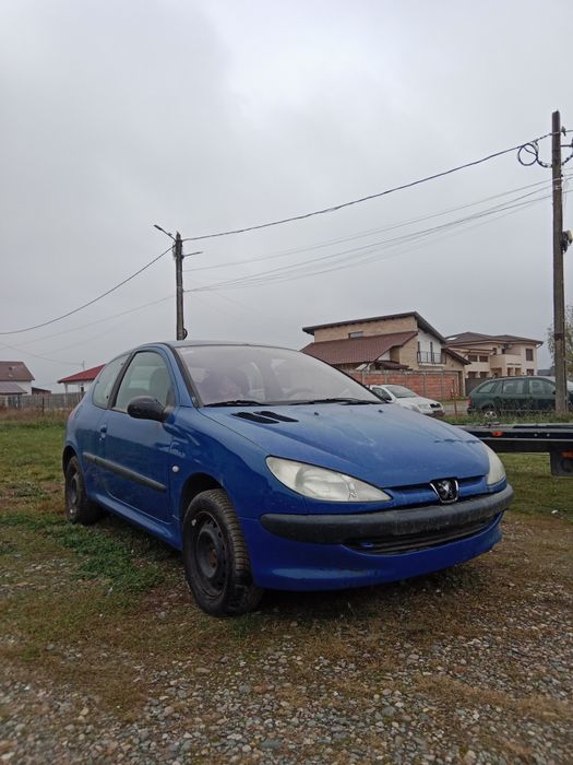 Vând Peugeot 206 dizel an 2003 motor 1.4  220 de mi km preț 750 euro