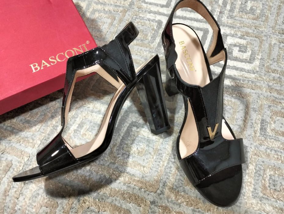 Продам босоножки