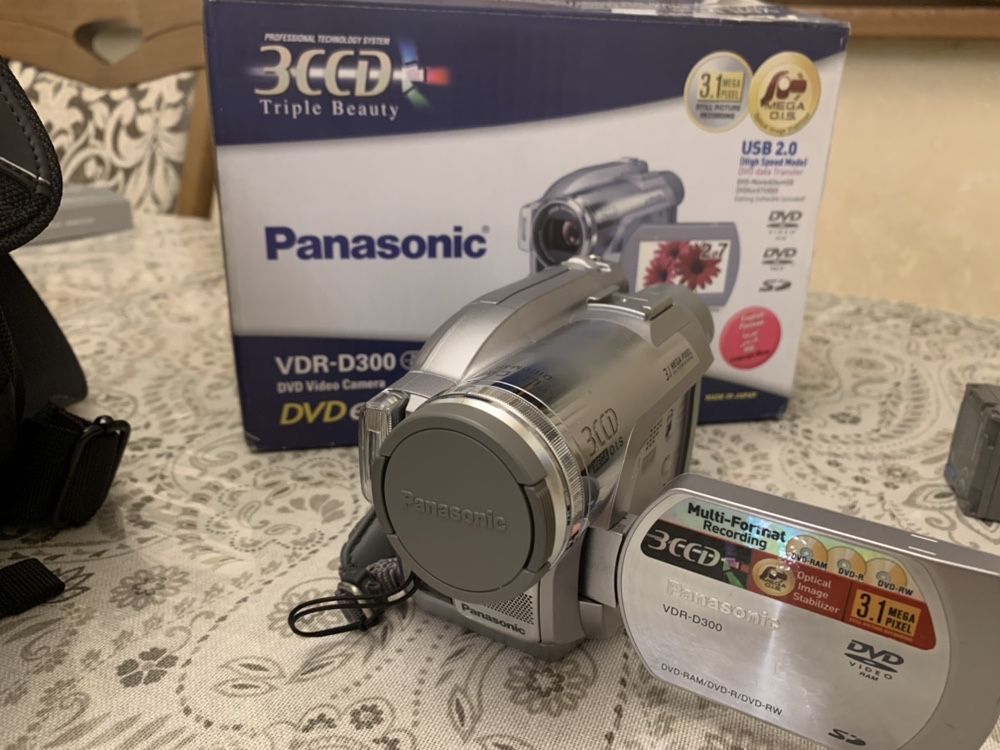 Продается видеокамера PANASONIC VDR-D300