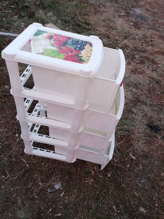 Продам тумбочку 4 секции