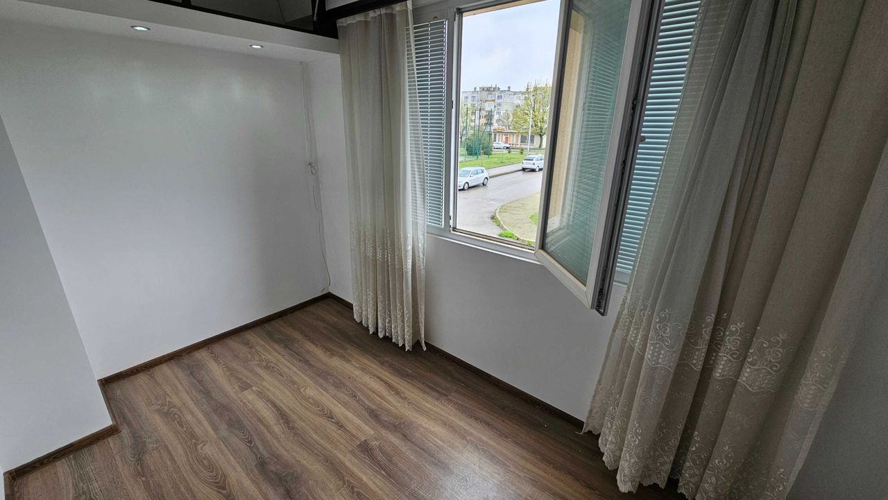 Дава се под наем Двустаен апартамент в Разград, Орел - 62 кв.м за 255 € - Снимка #6