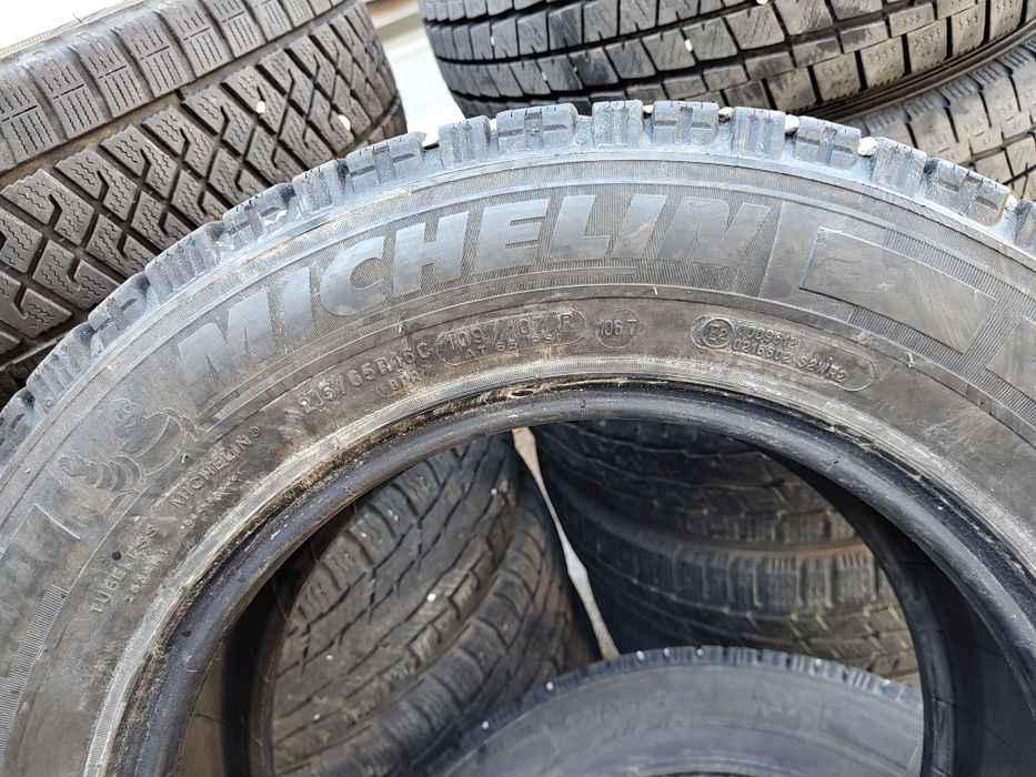 Продавам 4 зимни гуми 215/65/16 С бус Michelin