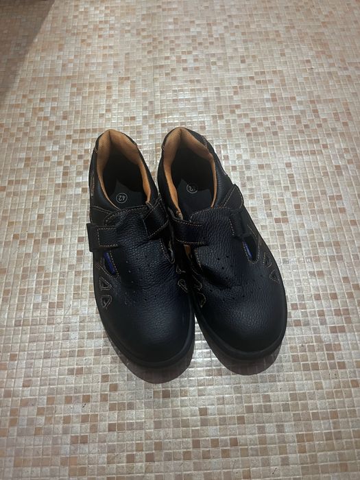 Обувь мужская в хорошем состоянии