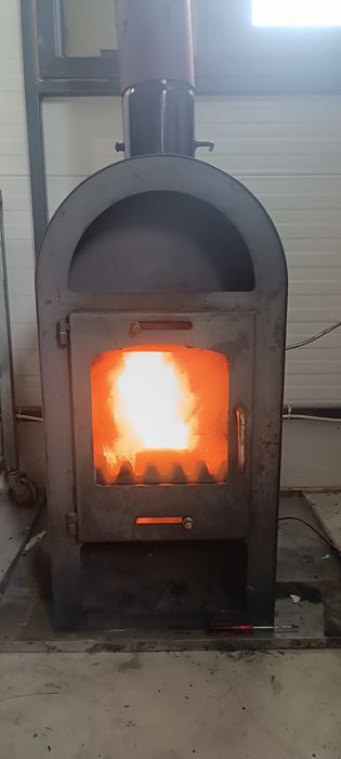 Sobă de încălzire pe ulei sau arzător ulei ars