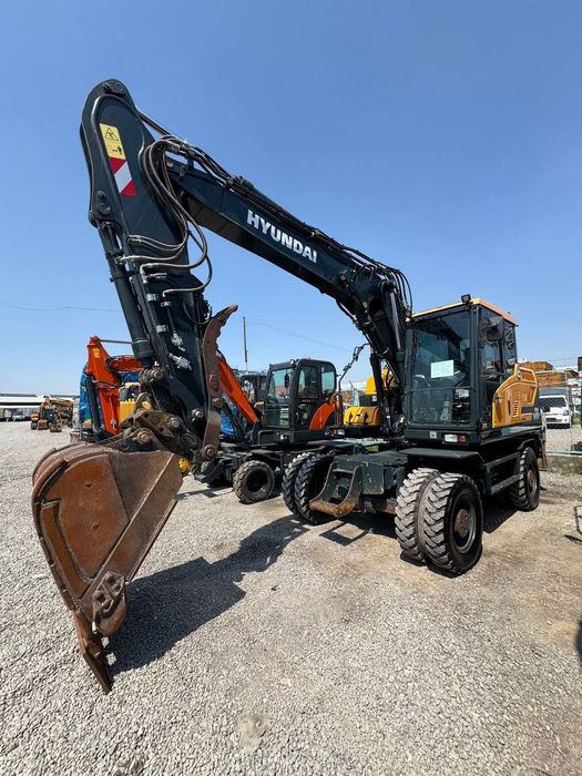 Экскаватор хизмати