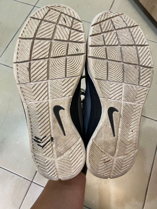 Маратонки Nike номер 37.5