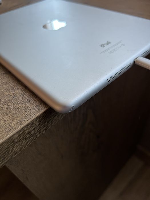 Ipad Air 9.7 инча, 16GB