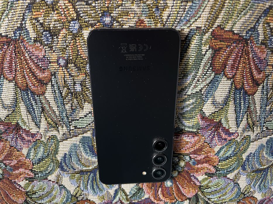 Продавам Samsung Galaxy S22 256/8Gb