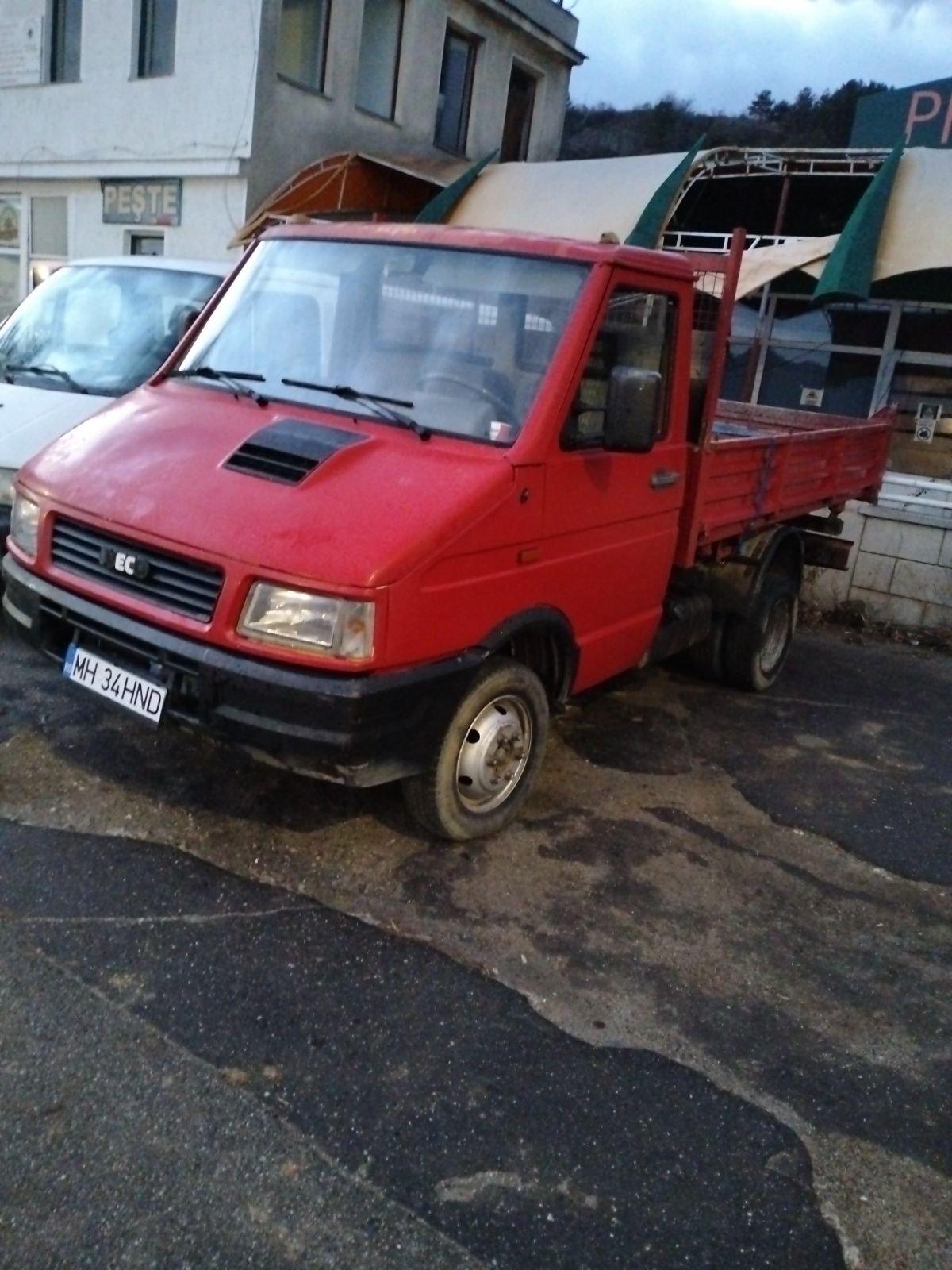 Iveco Daily basculabil pe 3 parti