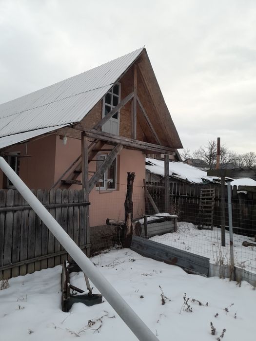 Vând sau închiriez casa cu anexe