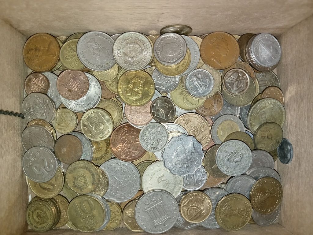 Peste 250 de monede pentru colectie