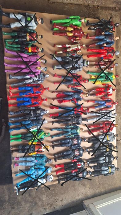 Figurine Marvel si masinute