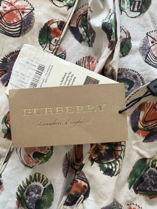 Camasa burberry noua cu eticheta XL.