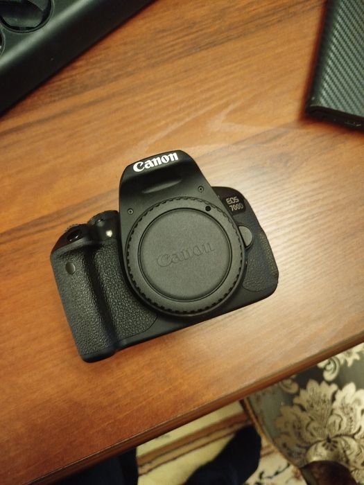 Продаю Canon 700D + объектив 50mm f/1.8

Отличный комплект для фото