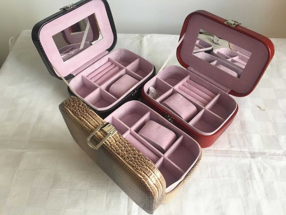 Cutie Bijuterii și Ceasuri Piele – cadou ideal. SIGILAT!