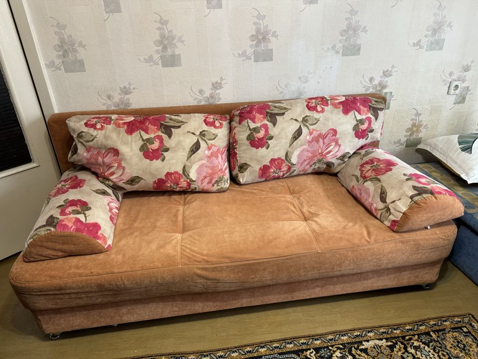 Диван тахта с подушками