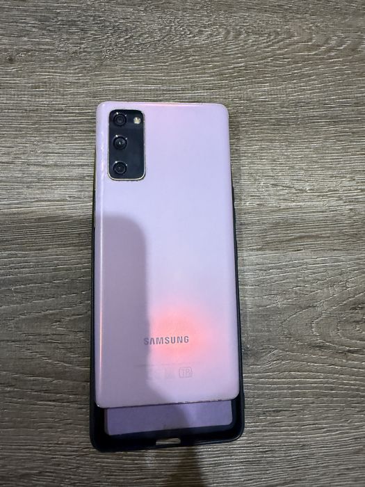 Продам телефон Samsung Galaxy S20FE