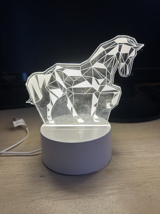 Нощна лампа с формата на кон