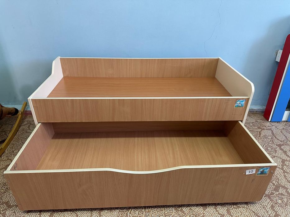 Кровати двухъярусные, выкатные