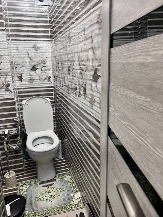 продается чиланзар 8 квпртал  4/1/4