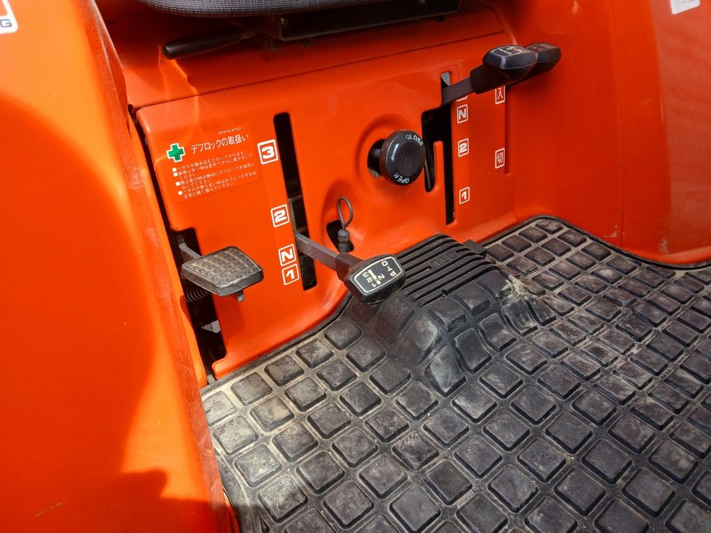 Tractor kubota 20 cp 4x4  850 h funcționare