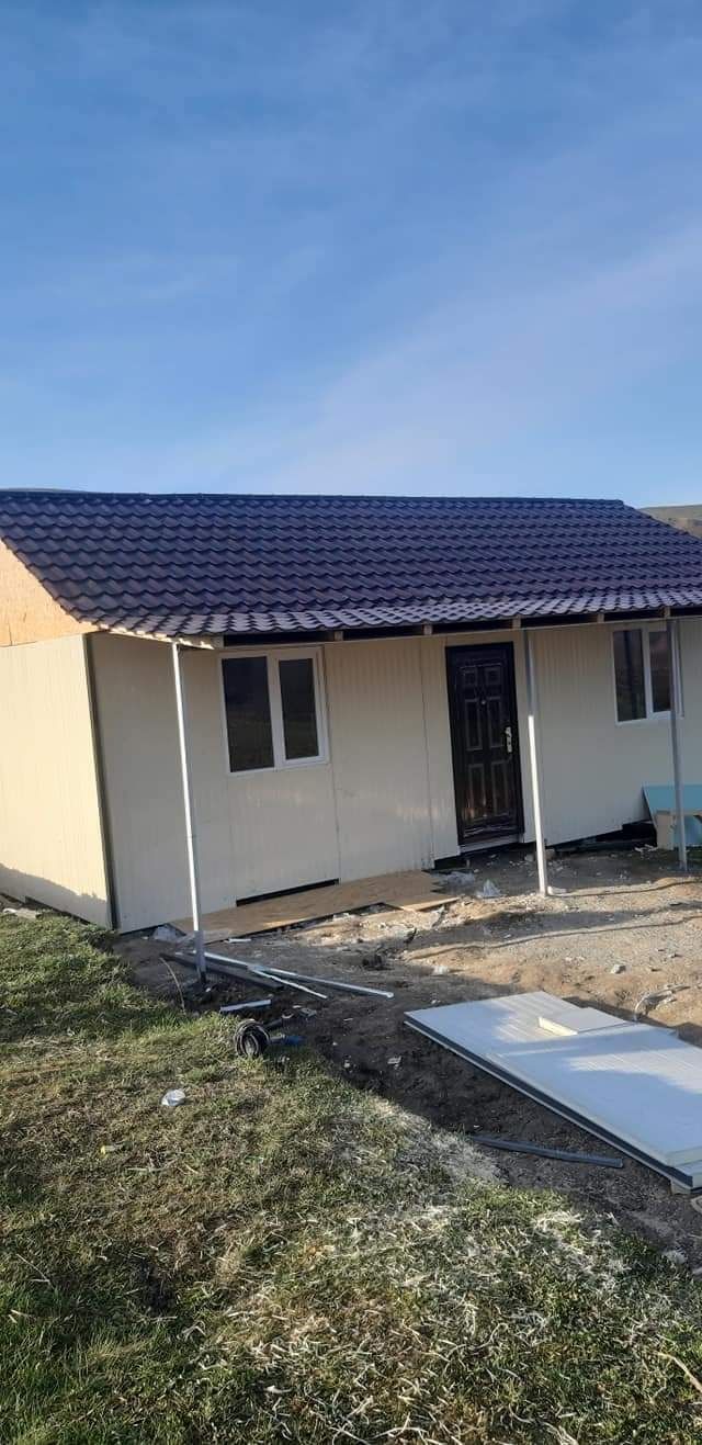 Vand container tip birou din panou izolat la orice