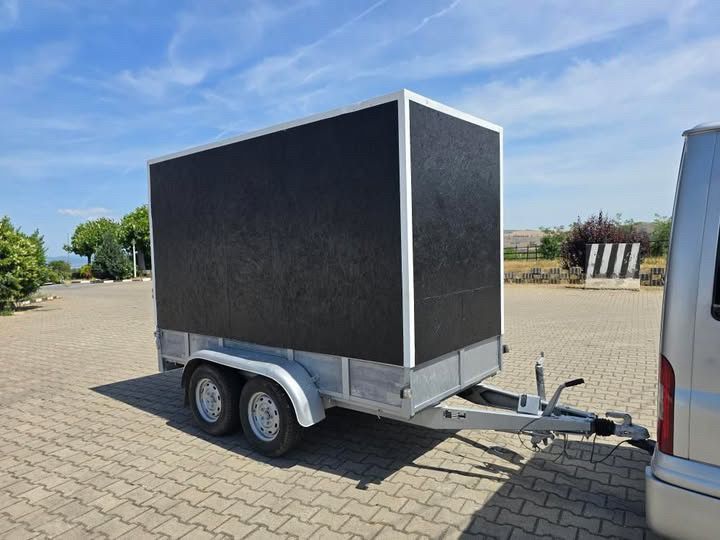 Remorca 750 cub cu sistem franare