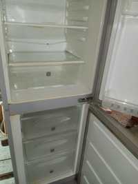 Продам холодильник Бирюса,морозилка отдельная