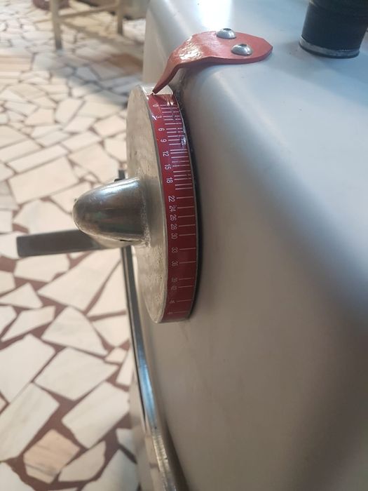 Masina de foaietat dotata cu comanda la pedale, FOLOSITA FOARTE PUTIN
