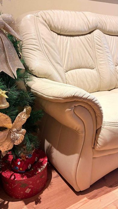 Vand set doua canapele piele (3 locuri, respectiv 2 locuri)