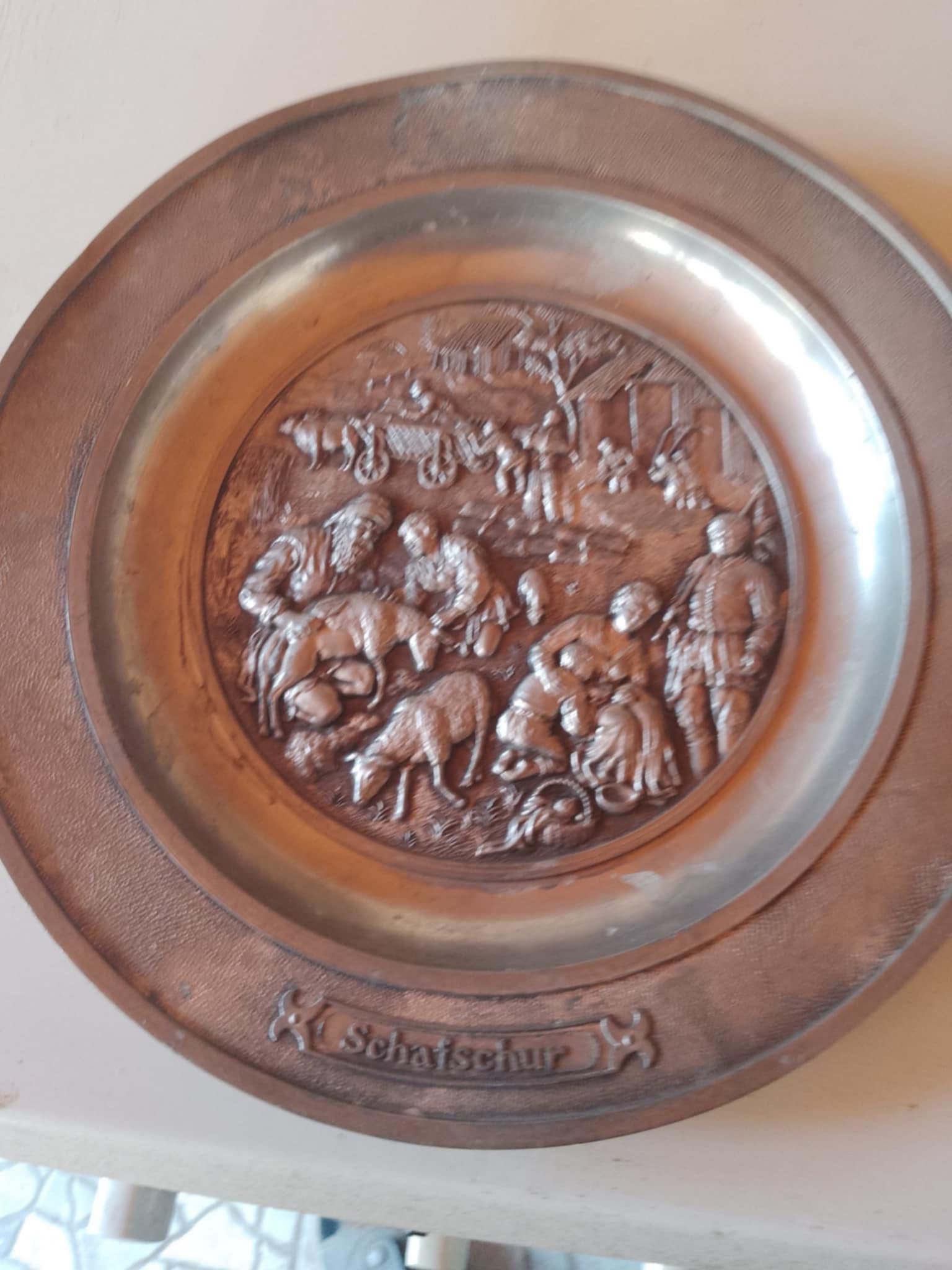 Ретро чиния за стена от калай и сребро с фермерски картини