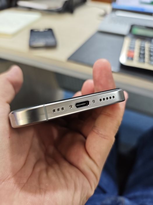 Продаю iphone 16 pro 256