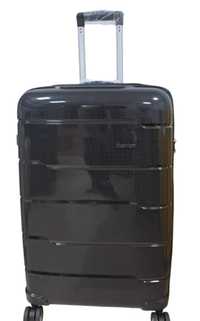 Черный чемодан размера s