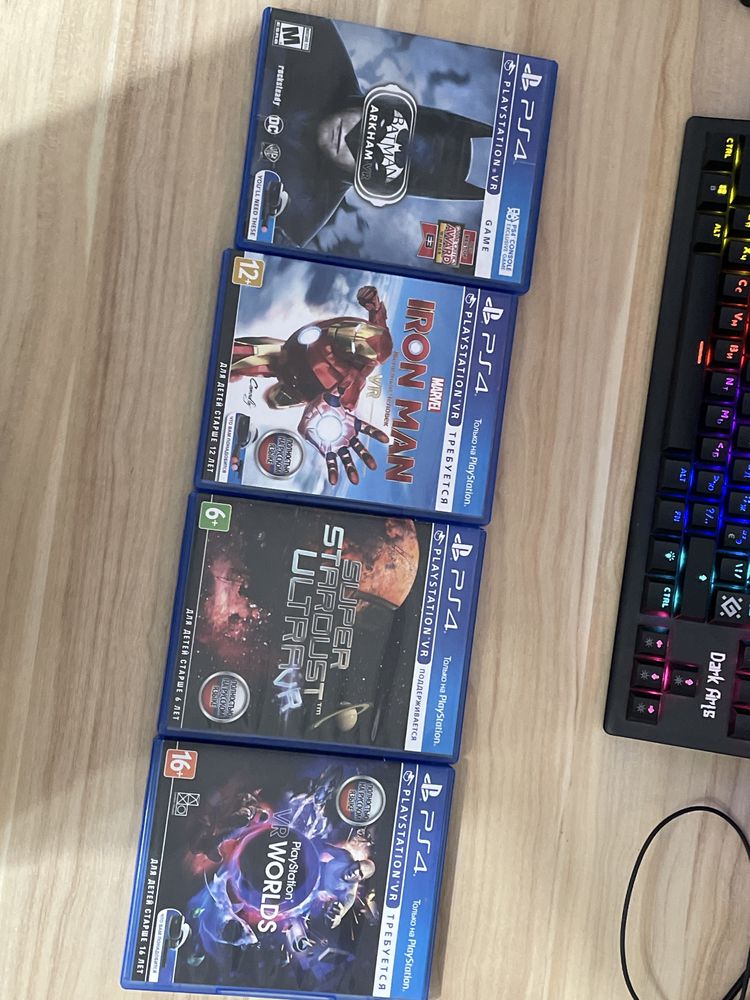 PlayStation 4 и PlayStation VR + игры и подставка