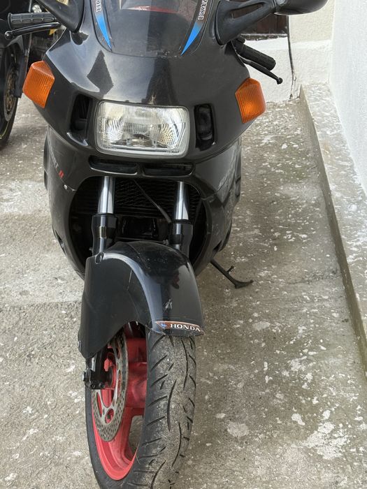 Honda CBR1000F se vinde