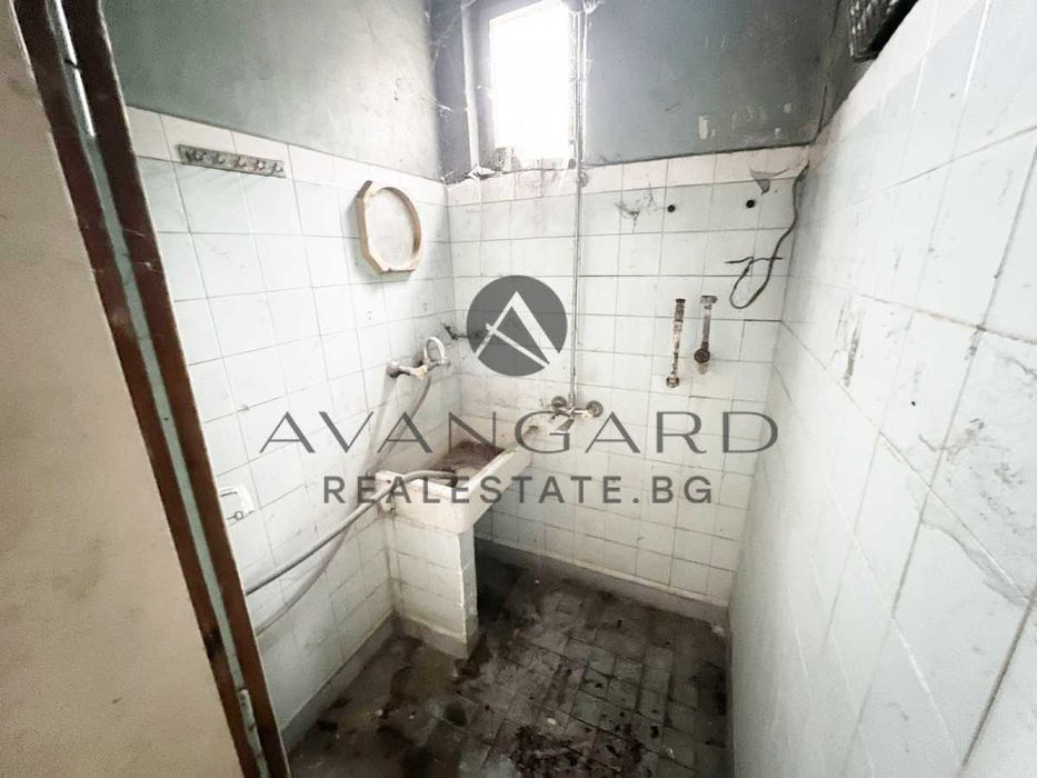 оф.24201 Етаж от къща/ Военна болница