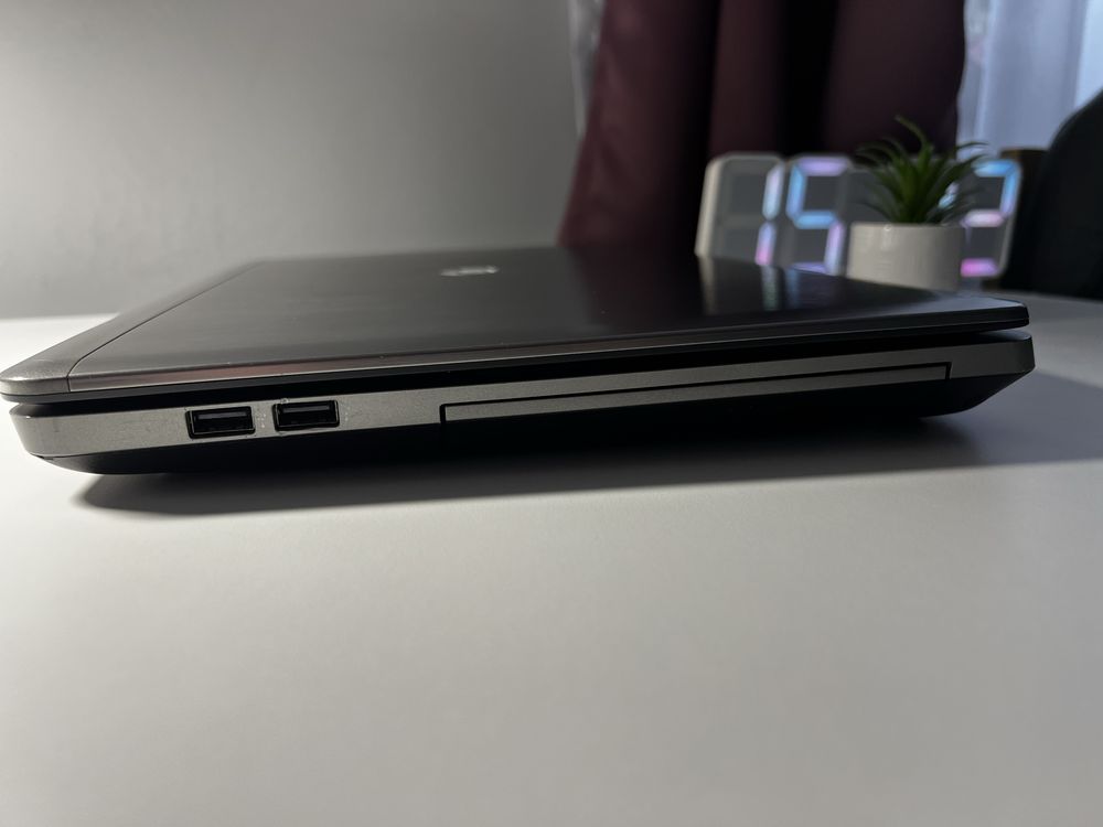 Laptop HP 4540S.    .