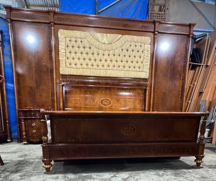 Продаётся Итальянский Спальный гарнитур