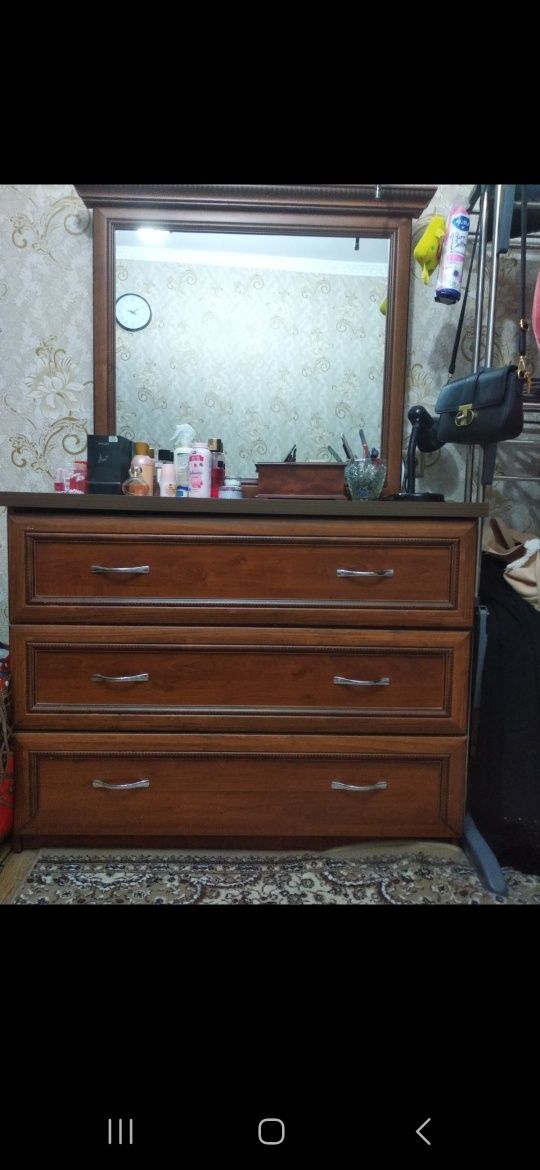 Продам комод-трюмо