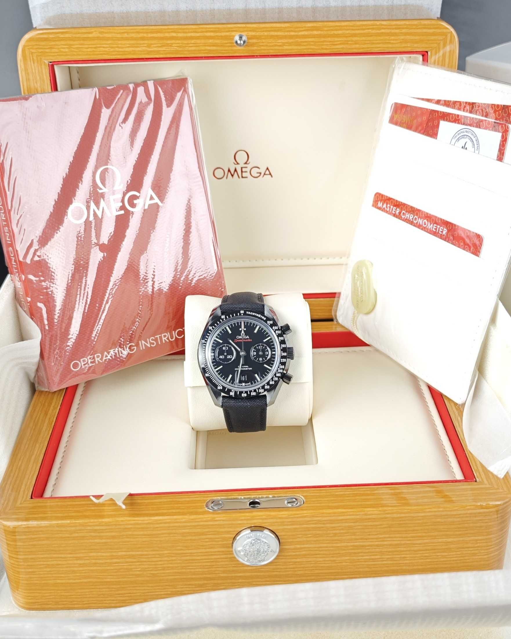 Omega Speedmaster Dark Side of the Moon механичен часовник