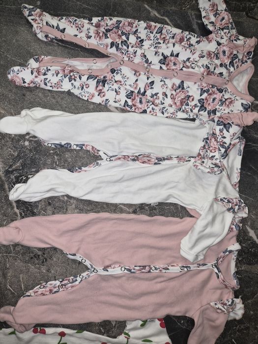 Лот бебешки дрехи за момиче 2 - 4 месеца