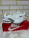 Adidasi universali nike