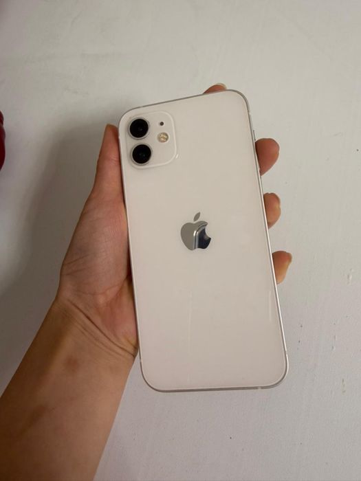 Продам айфон 12