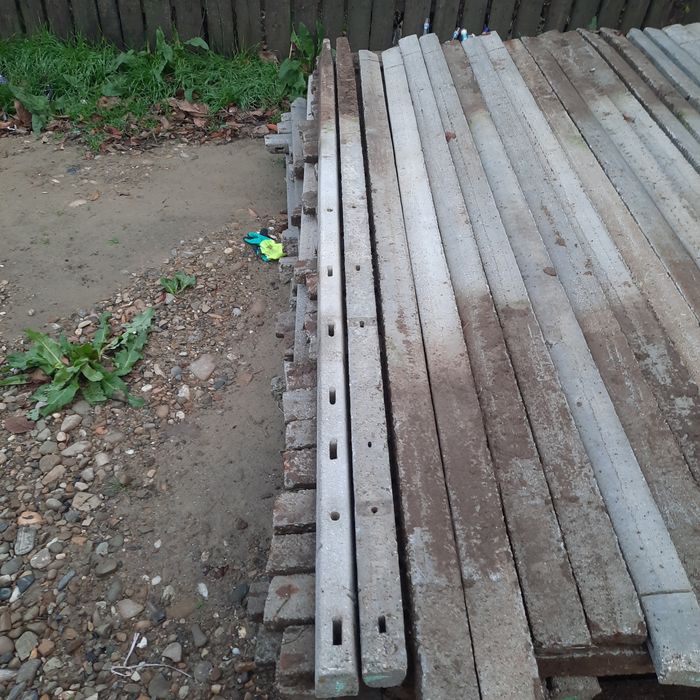 Spalieri stalpi din beton italia