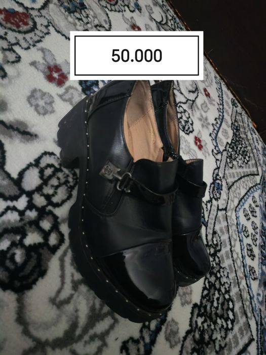 Jenskiy oyoq kiyim arzon narxlarda