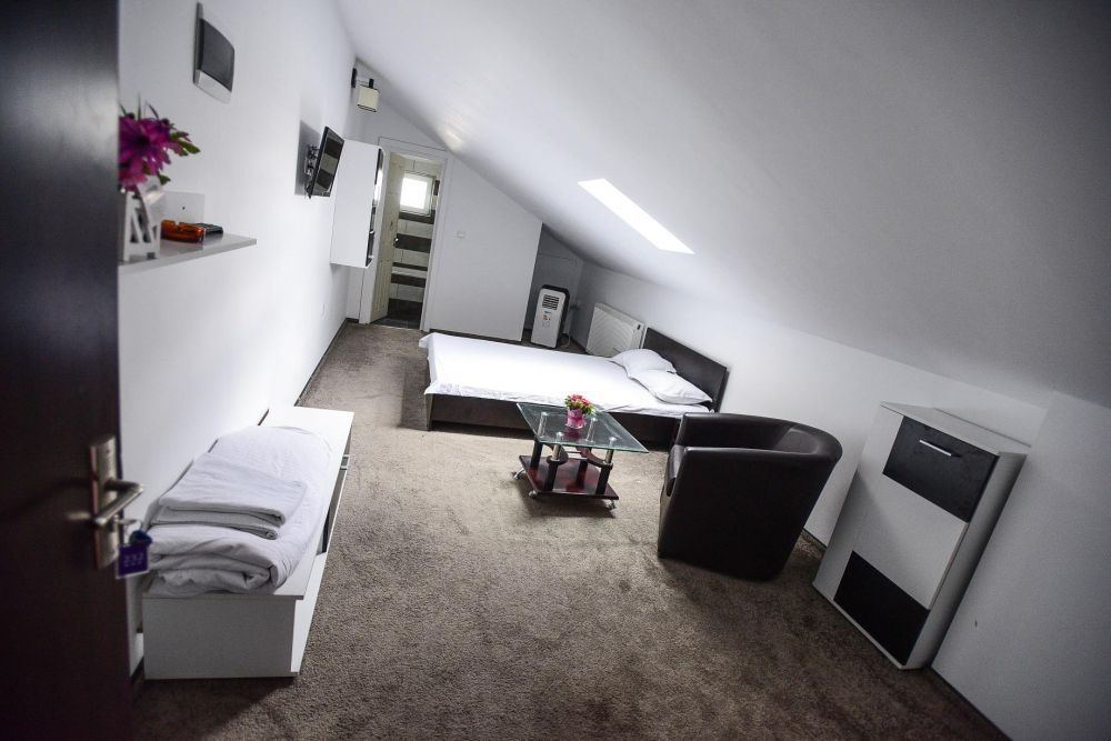 Camere , garsoniere , apartamente regim hotelier