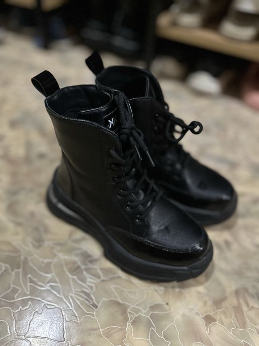 Осенние ботинки, размер 33. Черные, стильные, почти новые