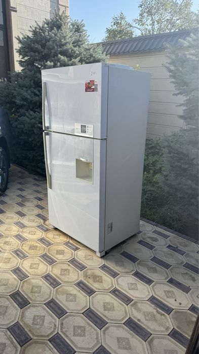 Холодильник большой 400 литр обьем б/у хорошем состояе