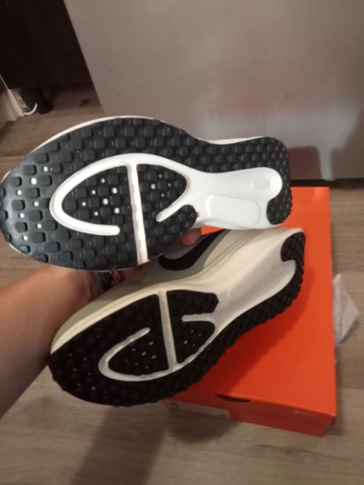 Vând adidași Nike Revolution 8 42.5