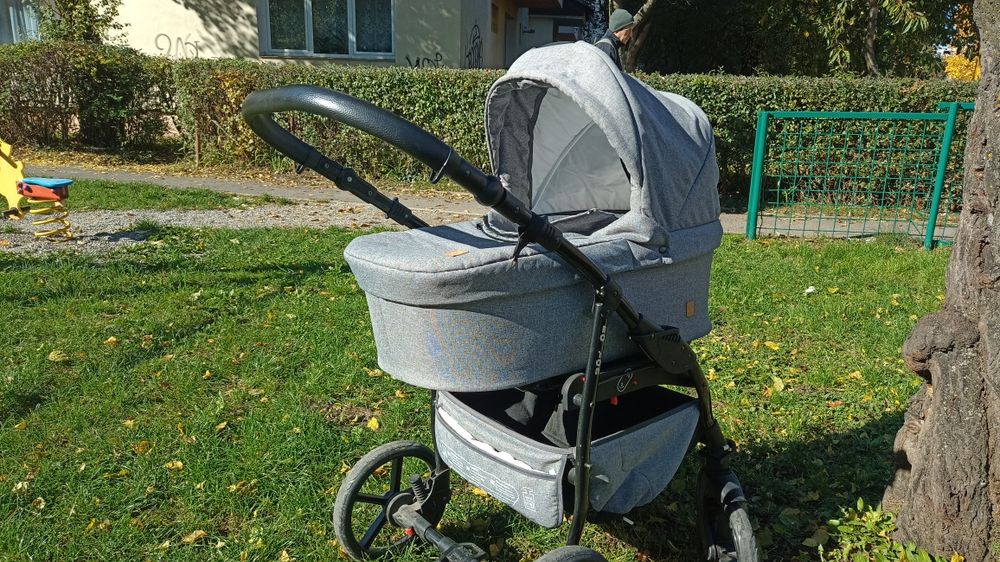 Cărucior cu landou și scoică